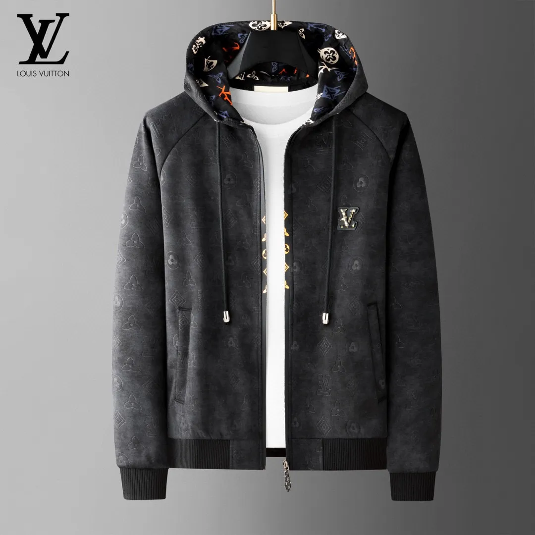 🅿️620 [LV Louis Vuitton] hot-selling suit is coming. Focus on the original version of the official website. 2025 new hot-selling cardigan and sweatshirt suit. The original order is the best. 🇭🇰The meticulous work of top designers. It has a fitting and perfect upper body effect. All-natural high-quality Tencel Roman cotton 100%, close-fitting comfort, noble and elegant! Original hardware embodies elegance and nobility! Counter size: M-4XL (up to 190 pounds)
